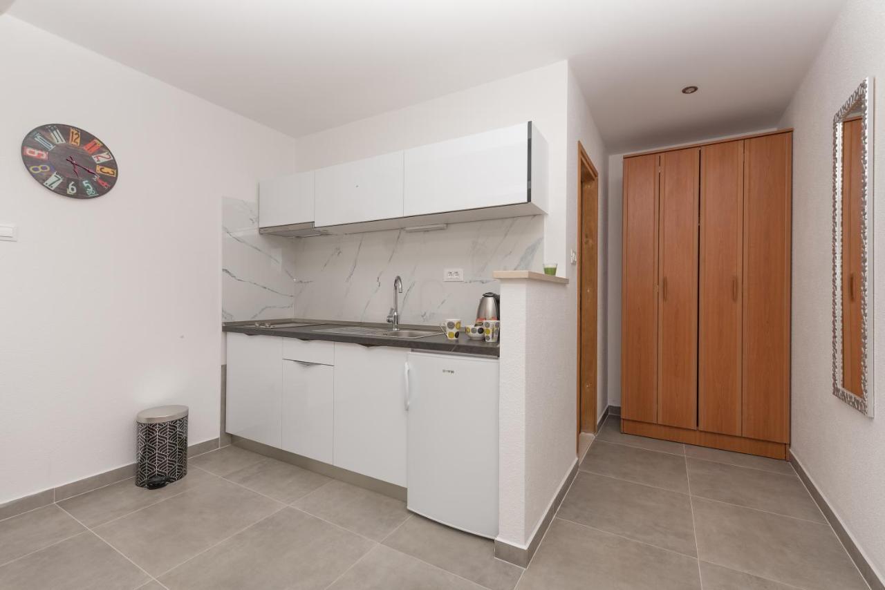 Apartments Nina M Baska Voda Exterior photo