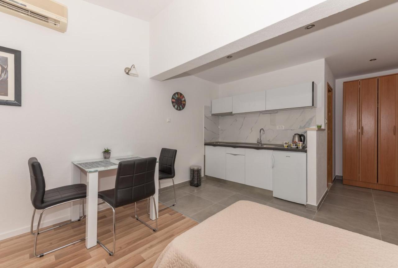Apartments Nina M Baska Voda Exterior photo